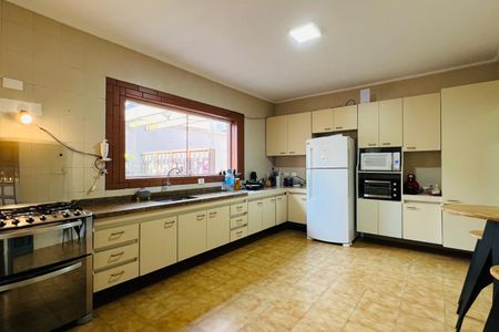Casa à venda com 190m², 3 quartos e 5 vagas Casa à venda com 190m², 3 quartos e 5 vagasCozinha