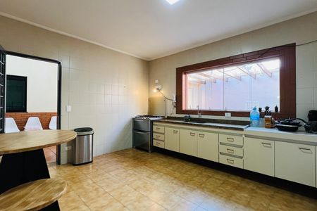 Casa à venda com 190m², 3 quartos e 5 vagas Casa à venda com 190m², 3 quartos e 5 vagasCozinha