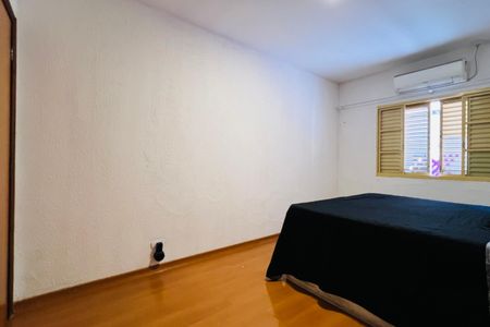Casa à venda com 190m², 3 quartos e 5 vagas Casa à venda com 190m², 3 quartos e 5 vagasQuarto 2