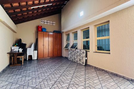 Casa à venda com 190m², 3 quartos e 5 vagas Casa à venda com 190m², 3 quartos e 5 vagasGaragem