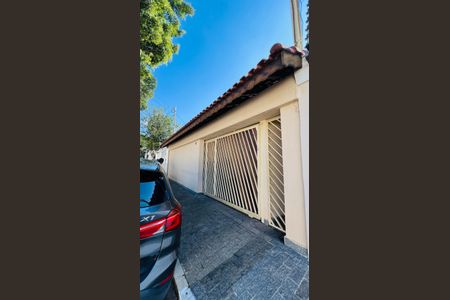 Casa à venda com 190m², 3 quartos e 5 vagas Casa à venda com 190m², 3 quartos e 5 vagasFachada