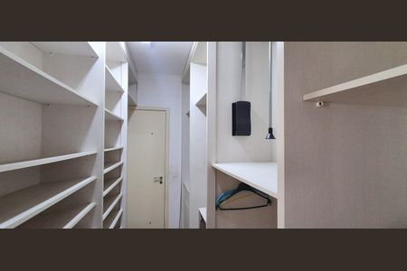 Apartamento à venda com 144m², 4 quartos e 3 vagasCloset da Suíte 1