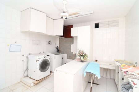 Casa à venda com 707m², 6 quartos e 4 vagasLavanderia