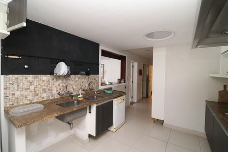 Casa à venda com 707m², 6 quartos e 4 vagasCozinha