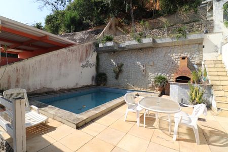 Casa à venda com 707m², 6 quartos e 4 vagasÁrea da piscina