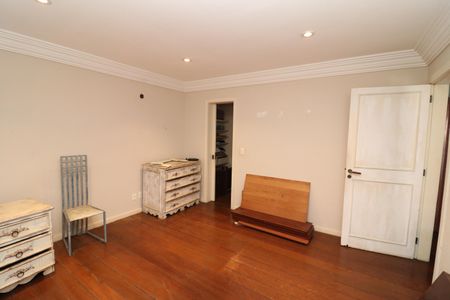 Casa à venda com 707m², 6 quartos e 4 vagasQuarto