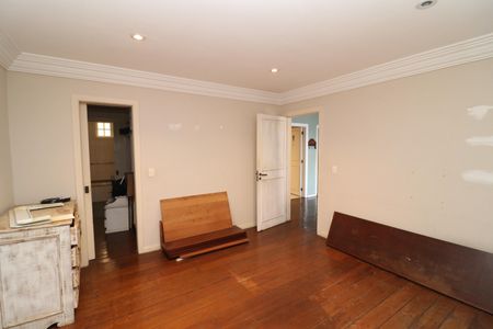 Casa à venda com 707m², 6 quartos e 4 vagasQuarto