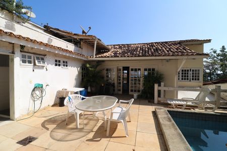 Casa à venda com 707m², 6 quartos e 4 vagasÁrea da piscina