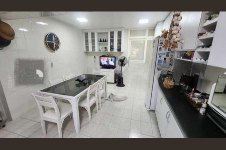 Casa à venda com 176m², 3 quartos e 2 vagas