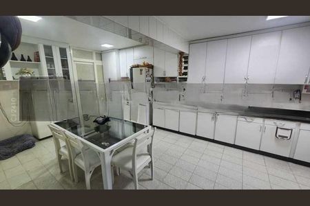 Casa à venda com 176m², 3 quartos e 2 vagas