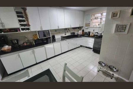 Casa à venda com 176m², 3 quartos e 2 vagas