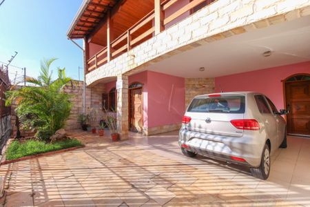Casa à venda com 294m², 4 quartos e 3 vagas