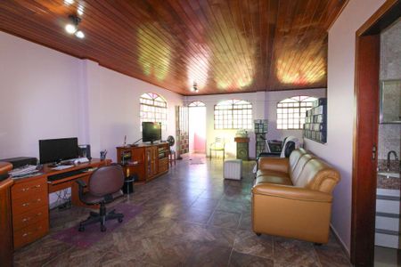 Casa à venda com 294m², 4 quartos e 3 vagas