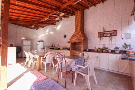 Casa à venda com 294m², 4 quartos e 3 vagas