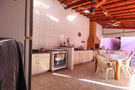 Casa à venda com 294m², 4 quartos e 3 vagas