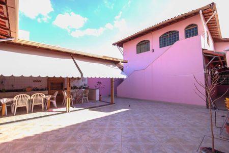 Casa à venda com 294m², 4 quartos e 3 vagas