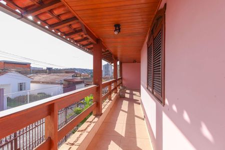 Casa à venda com 294m², 4 quartos e 3 vagas