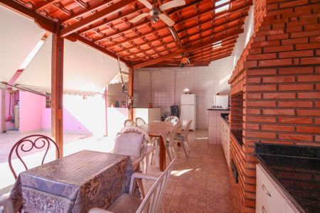 Casa à venda com 294m², 4 quartos e 3 vagas