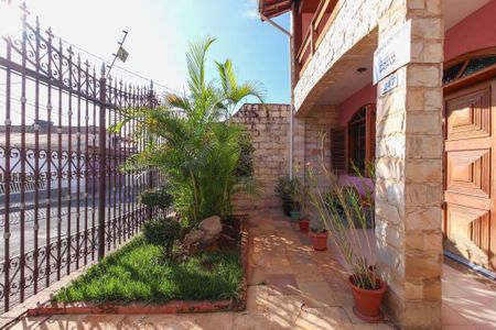 Casa à venda com 294m², 4 quartos e 3 vagas