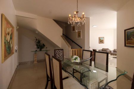 Casa à venda com 137m², 3 quartos e 4 vagas