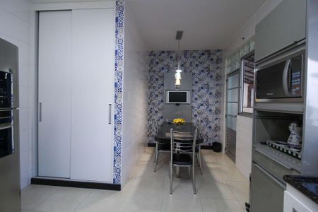 Casa à venda com 137m², 3 quartos e 4 vagas