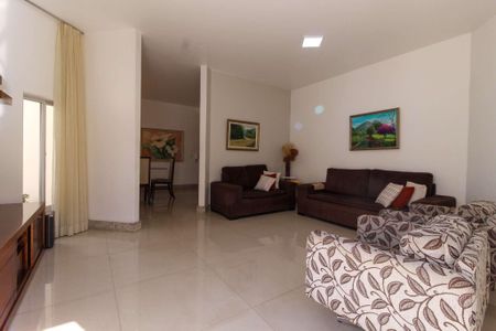 Casa à venda com 137m², 3 quartos e 4 vagas