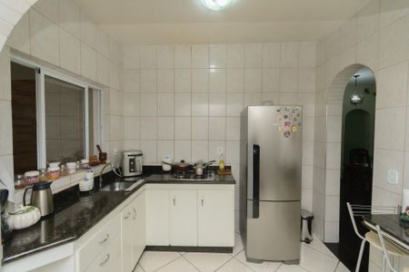 Casa à venda com 180m², 4 quartos e 2 vagas Casa à venda com 180m², 4 quartos e 2 vagasCozinha