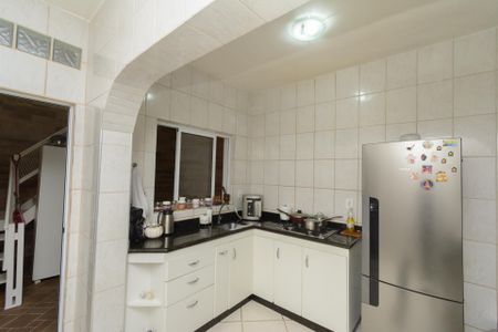 Casa à venda com 180m², 4 quartos e 2 vagas Casa à venda com 180m², 4 quartos e 2 vagasCozinha