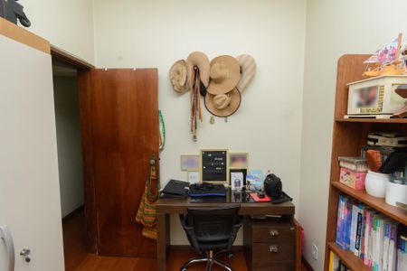 Casa à venda com 180m², 4 quartos e 2 vagas Casa à venda com 180m², 4 quartos e 2 vagasQuarto 2