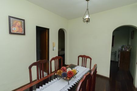 Casa à venda com 180m², 4 quartos e 2 vagas Casa à venda com 180m², 4 quartos e 2 vagasSala de Jantar