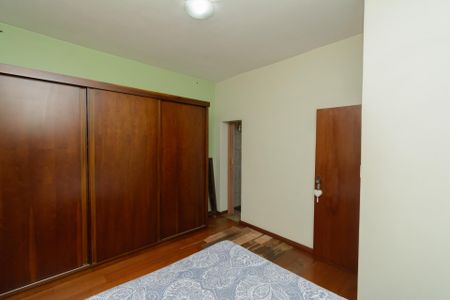 Casa à venda com 180m², 4 quartos e 2 vagas Casa à venda com 180m², 4 quartos e 2 vagasSuíte