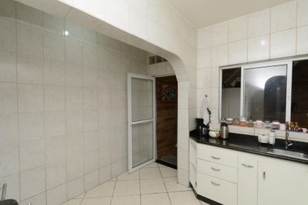 Casa à venda com 180m², 4 quartos e 2 vagas Casa à venda com 180m², 4 quartos e 2 vagasCozinha