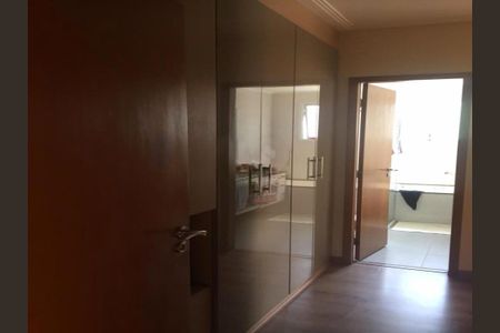 Apartamento à venda com 182m², 5 quartos e 4 vagas