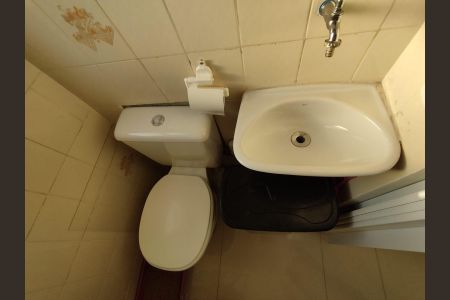 Apartamento à venda com 65m², 2 quartos e sem vaga Apartamento à venda com 65m², 2 quartos e sem vagaBanheiro de Serviço