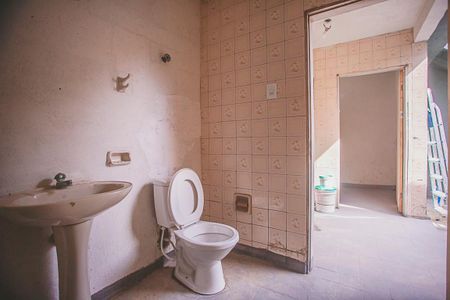 Casa à venda com 140m², 2 quartos e 4 vagas Casa à venda com 140m², 2 quartos e 4 vagasBanheiro de Serviço