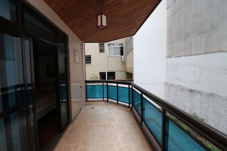 Apartamento à venda com 281m², 5 quartos e 1 vagaVaranda da Suíte 2