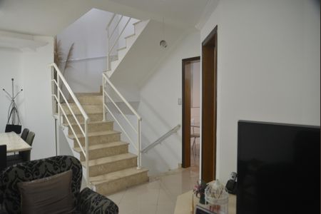 Casa à venda com 135m², 3 quartos e 3 vagasSala