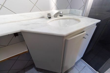 Apartamento à venda com 72m², 3 quartos e 2 vagas Apartamento à venda com 72m², 3 quartos e 2 vagasBanheiro da Suíte