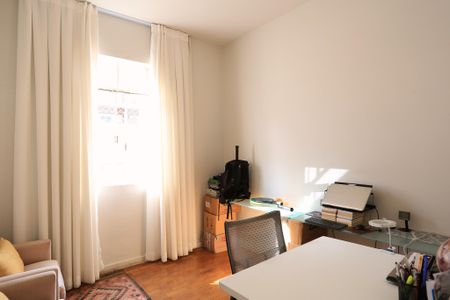 Apartamento à venda com 74m², 3 quartos e 1 vaga Apartamento à venda com 74m², 3 quartos e 1 vagaEscritório