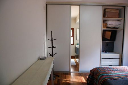 Casa à venda com 300m², 3 quartos e 2 vagasSuíte 1