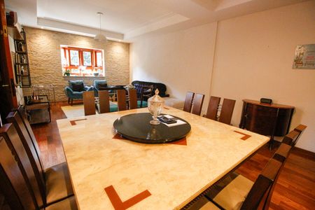 Casa à venda com 300m², 3 quartos e 2 vagasSala