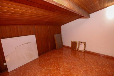 Casa à venda com 300m², 3 quartos e 2 vagasSótão