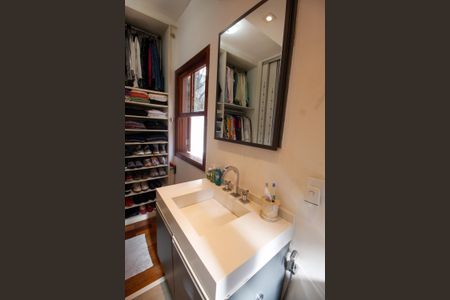 Casa à venda com 300m², 3 quartos e 2 vagasBanheiro da Suíte 1