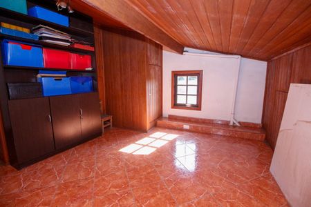 Casa à venda com 300m², 3 quartos e 2 vagasSótão