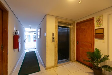 Apartamento à venda com 48m², 2 quartos e 1 vaga Apartamento à venda com 48m², 2 quartos e 1 vagaHall Social