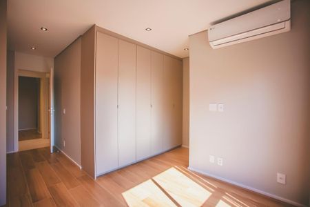 Apartamento à venda com 158m², 3 quartos e 5 vagas Apartamento à venda com 158m², 3 quartos e 5 vagasSuíte