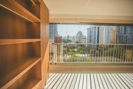 Apartamento à venda com 158m², 3 quartos e 5 vagas Apartamento à venda com 158m², 3 quartos e 5 vagasVista