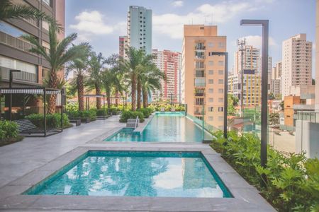 Apartamento à venda com 158m², 3 quartos e 5 vagas Apartamento à venda com 158m², 3 quartos e 5 vagasÁrea comum - Piscina