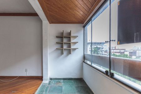 Apartamento à venda com 101m², 2 quartos e 2 vagas Apartamento à venda com 101m², 2 quartos e 2 vagasVaranda