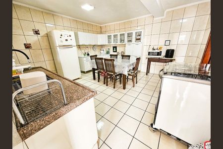 Casa à venda com 206m², 3 quartos e 3 vagas